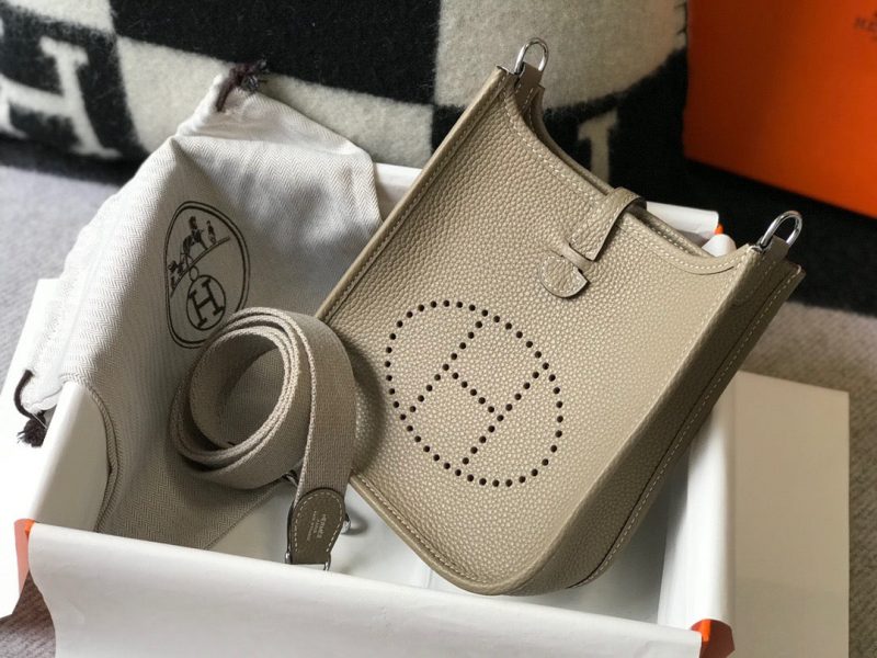 HERMÈS Mini ‘Évelyne’ TPM III 17 Shoulder BagJOJOKKREPLICAS | High Quality Replica Watches & Bags